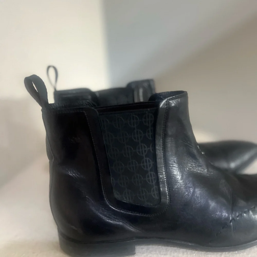 HUGO Boss Men Sz 8.5 Black Leather  Pull-On Ankle  Dress Boots Shoes Business